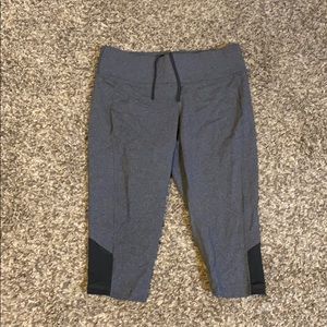 Lucy athletic capris size medium 16 in inseam.